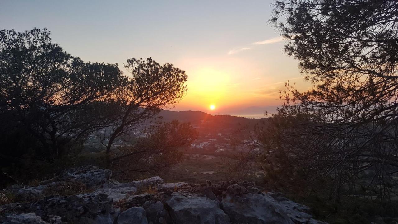 Отель Possidon Agia Marina  Экстерьер фото